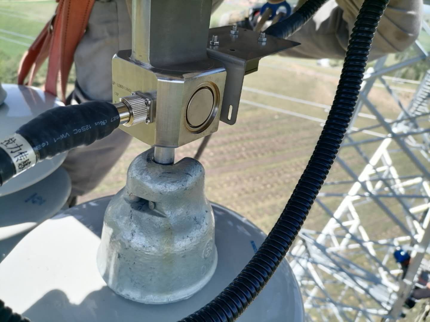 武漢電網(wǎng)加裝覆冰在線監(jiān)控裝置，為觀冰、抗冰舉措助力